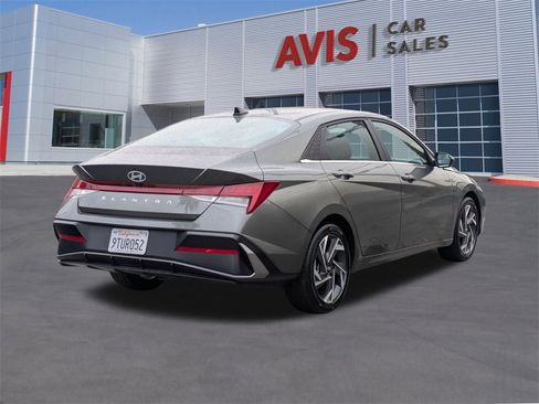 Used 2025 Hyundai Elantra SEL image 6