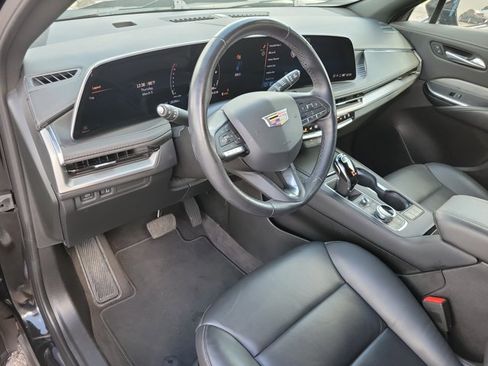 Used 2025 Cadillac XT4 Premium Luxury image 4