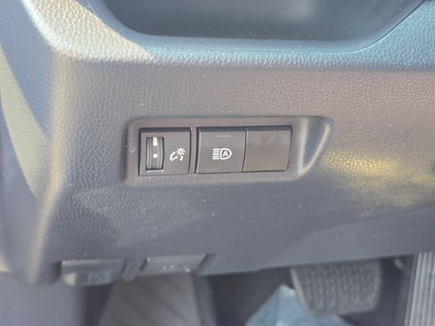 Used 2019 Toyota RAV4 XLE w/ Carpet Mat Package AWD/4WD image 25