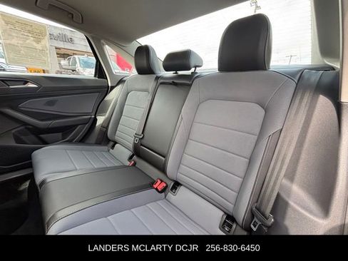 Used 2025 Volkswagen Jetta SE FWD image 18