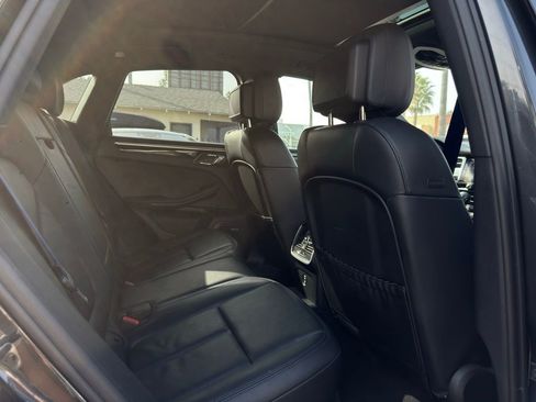 Used 2022 Porsche Macan S image 36