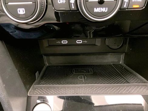 Used 2024 Volkswagen Taos SE image 33