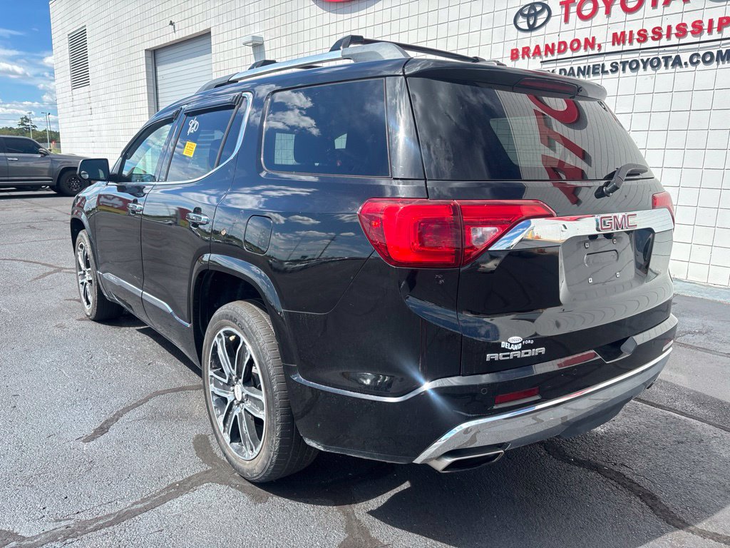 Used 2017 GMC Acadia Denali w/ Technology Package FWD image 5