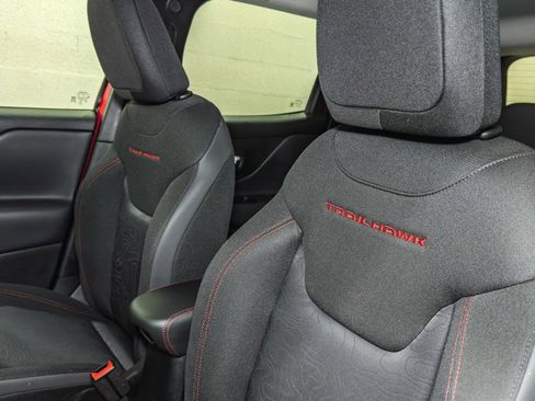 Used 2019 Jeep Renegade Trailhawk w/ UConnect 8.4 Nav Group image 15