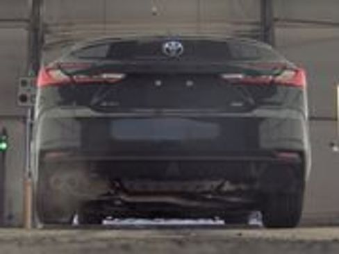 Used 2025 Toyota Camry SE w/ Convenience Package image 5