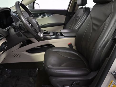 Used 2019 Lincoln Nautilus Select image 13