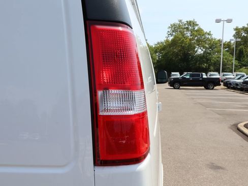 New 2025 Chevrolet Express 2500 Work Van w/ Driver Convenience Package image 27
