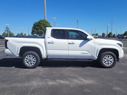 Used 2024 Toyota Tacoma SR5 image 8