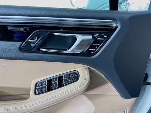 Used 2025 Porsche Macan image 20