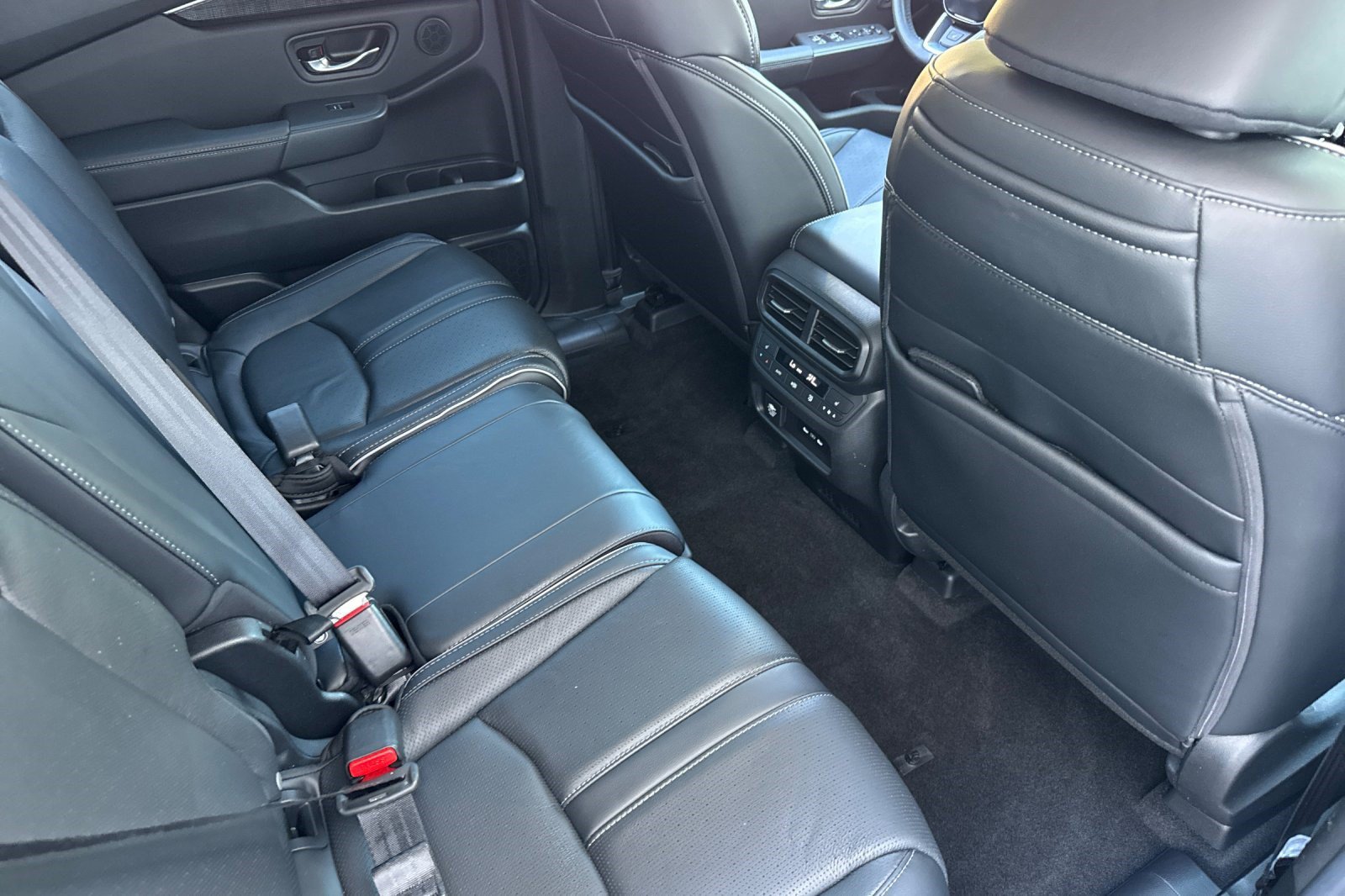 Used 2025 Honda Pilot Elite image 34