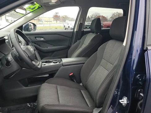 Used 2025 Nissan Rogue SV image 10