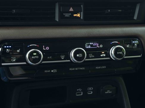 Used 2025 Honda Pilot Elite image 27