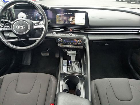 Used 2025 Hyundai Elantra SEL image 15