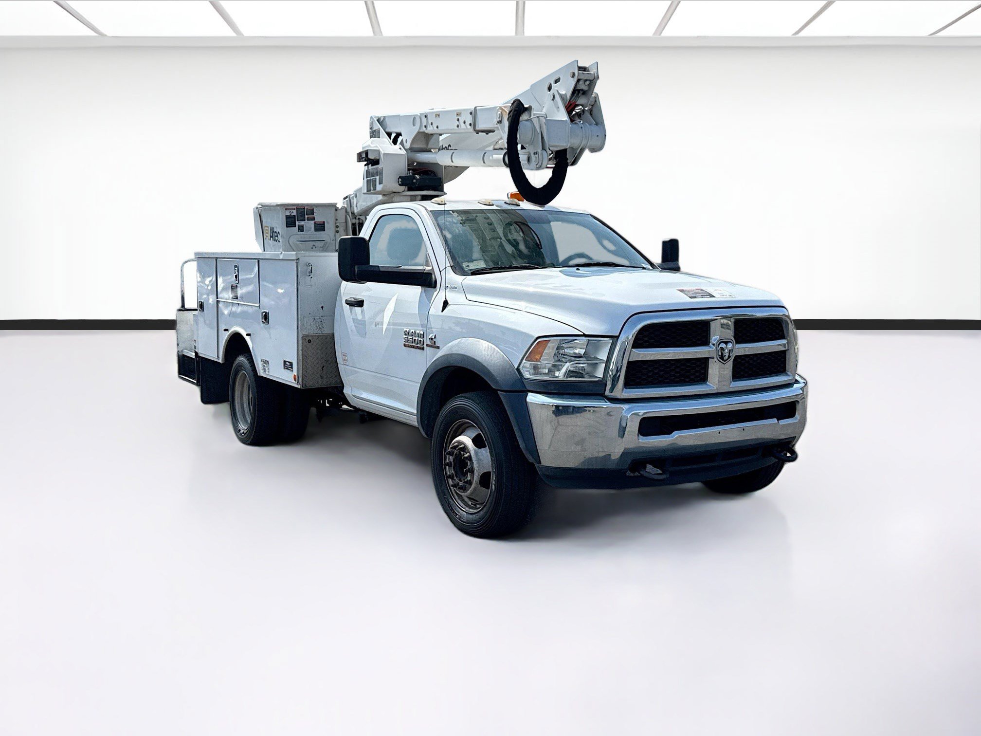Used 2016 RAM 5500 Tradesman w/ Ambulance Prep Group RWD image 3