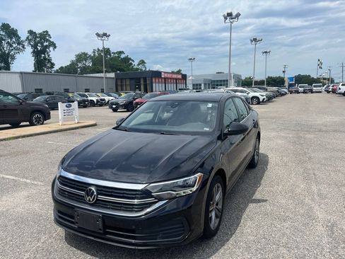 Used 2024 Volkswagen Jetta SE FWD image 7