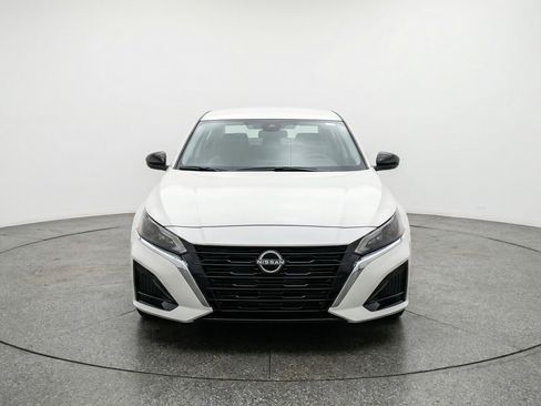 Used 2025 Nissan Altima 2.5 SV FWD image 2