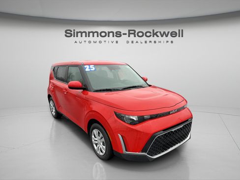 Used 2025 Kia Soul LX FWD image 7