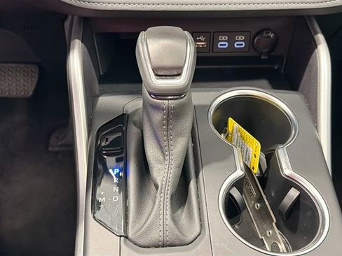 Certified 2025 Toyota Highlander XLE FWD image 17