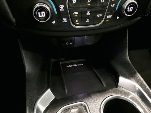 Used 2023 Chevrolet Traverse LT FWD image 26