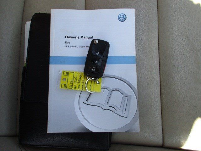 Used 2015 Volkswagen Eos Executive FWD image 31