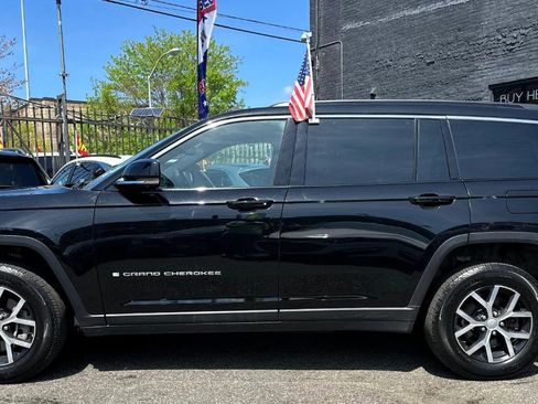 Used 2024 Jeep Grand Cherokee L Limited w/ Luxury Tech Group II image 3