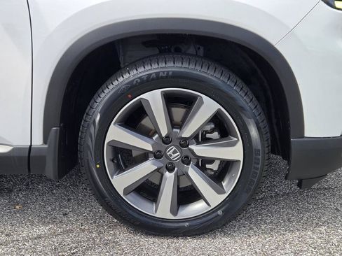 Used 2023 Honda Pilot Touring image 4