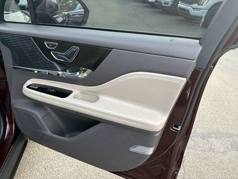 Used 2021 Lincoln Corsair AWD w/ Premium Package image 23