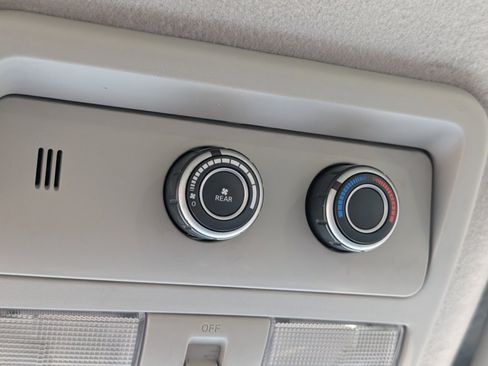Used 2016 Nissan NV 3500 SL image 16