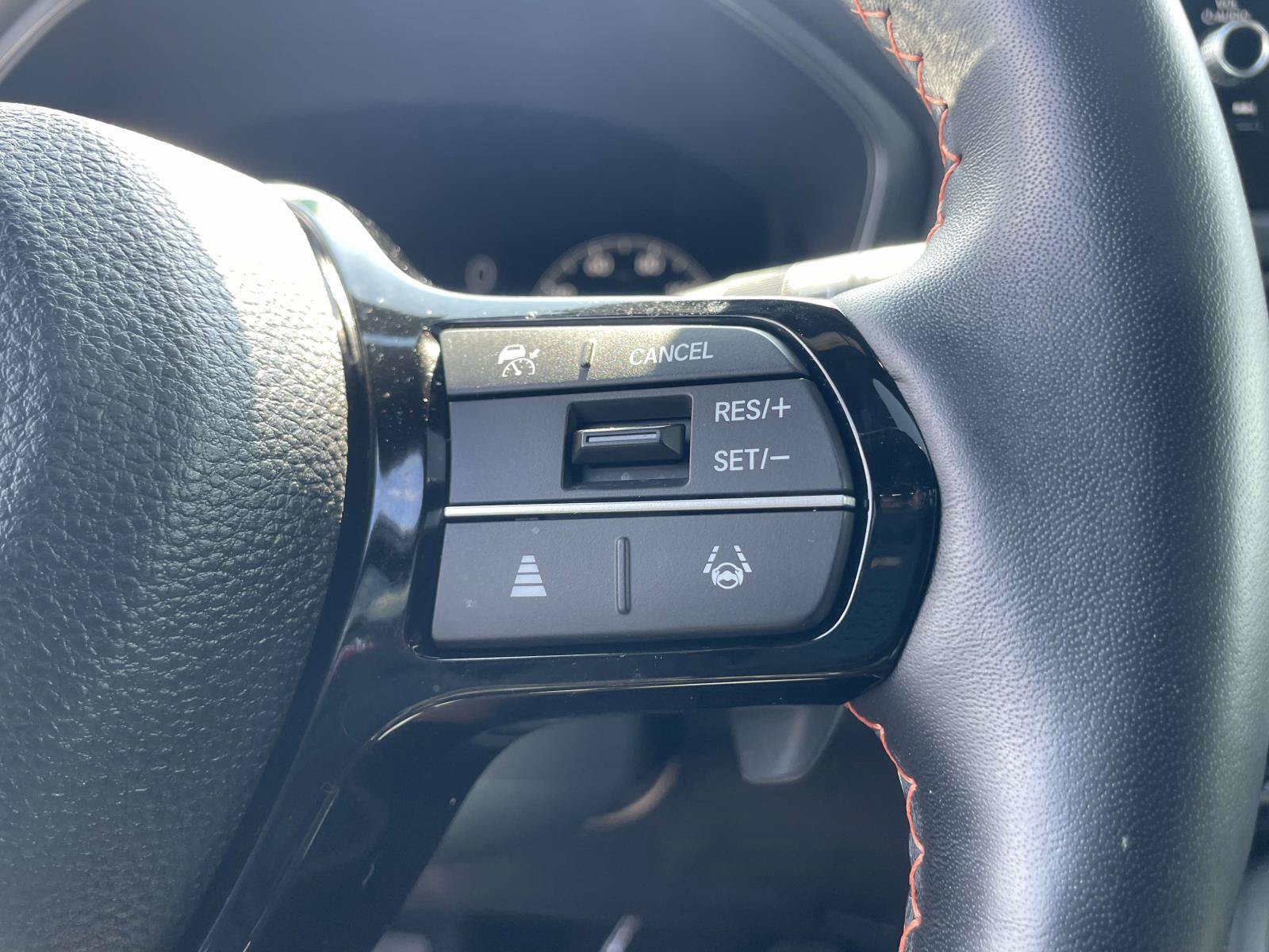 Used 2025 Honda Pilot TrailSport image 8