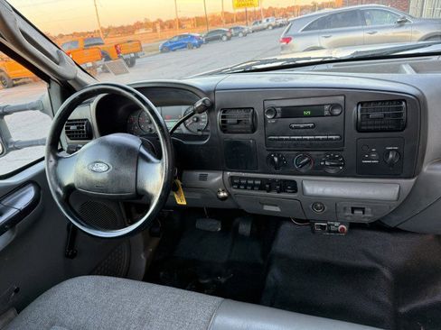Used 2007 Ford F550 2WD Regular Cab Super Duty image 8