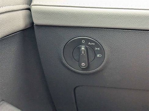 Used 2024 Volkswagen Taos SE image 25