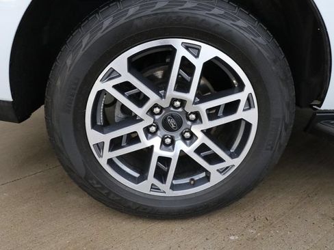 Used 2025 Ford Expedition Active AWD/4WD image 8