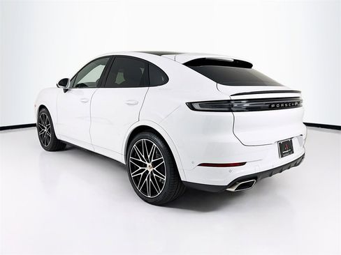 New 2025 Porsche Cayenne Coupe image 3
