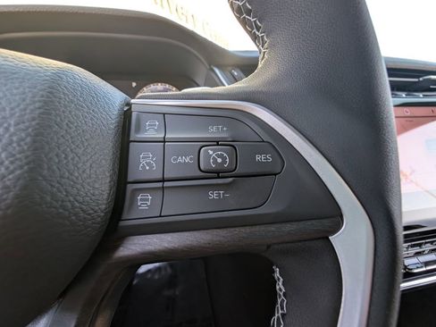 New 2025 Jeep Grand Cherokee Limited w/ Black Appearance Package image 19