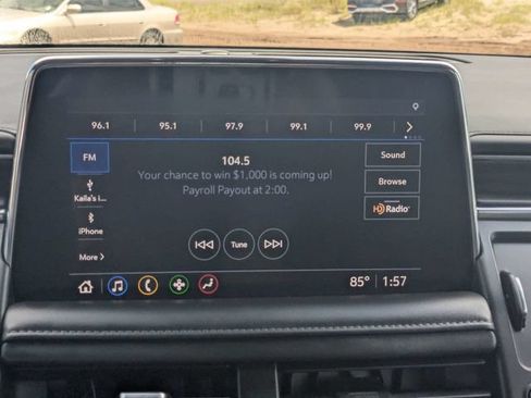 Used 2021 Chevrolet Suburban LT RWD image 18