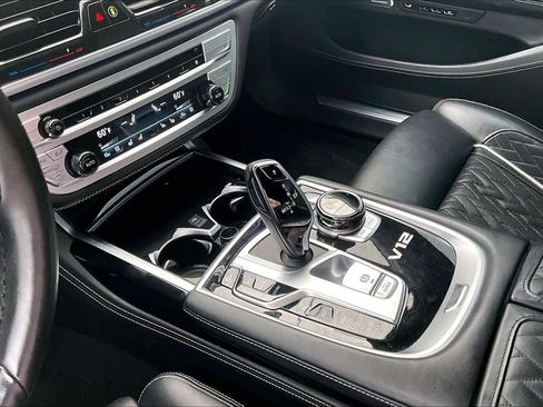 Used 2021 BMW M760i xDrive w/ Luxury Rear Seating Package AWD/4WD image 16