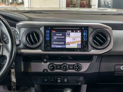 Used 2018 Toyota Tacoma SR5 RWD image 13