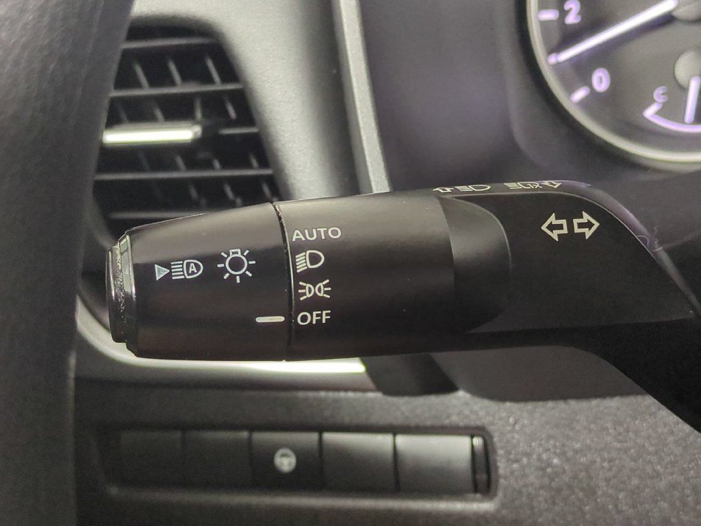 Used 2023 Nissan Rogue SV FWD image 28