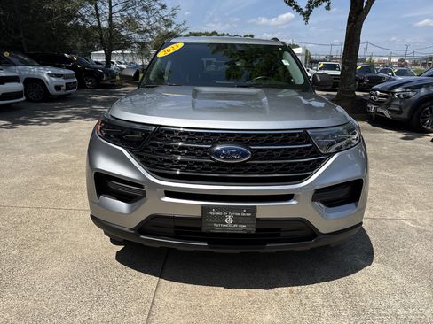 Used 2023 Ford Explorer XLT RWD image 2