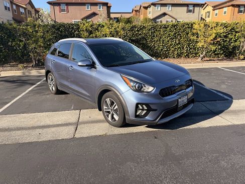 Used 2020 Kia Niro EX Premium image 1