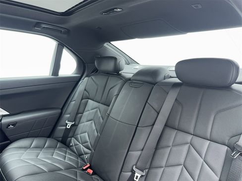 Used 2025 BMW 740i image 40