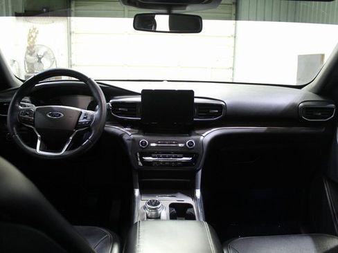 Used 2020 Ford Explorer Limited image 12