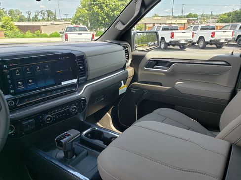 New 2026 Chevrolet Silverado 1500 LTZ w/ LTZ Premium Package AWD/4WD image 19