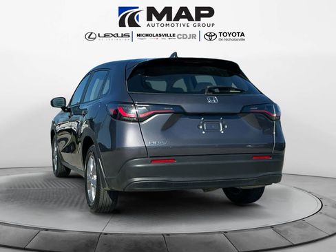 Used 2023 Honda HR-V LX image 3