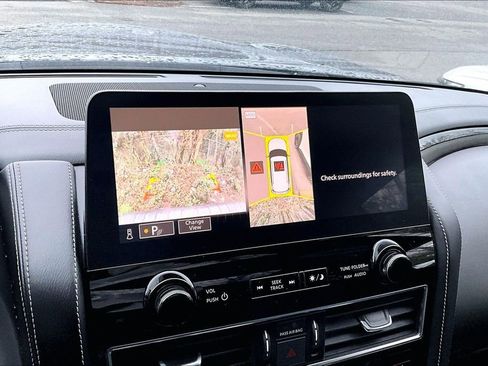 Used 2024 INFINITI QX80 Luxe image 13