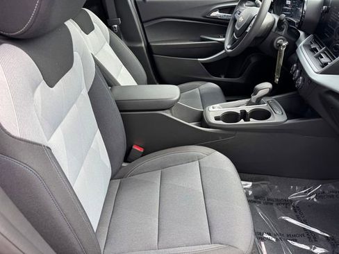 New 2026 Chevrolet Trax LS w/ LS Convenience Package FWD image 7