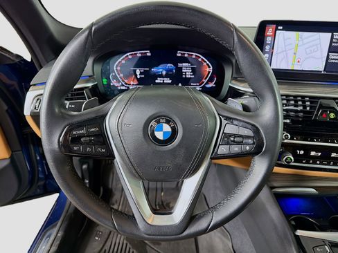 Used 2023 BMW 540i w/ Premium Package image 13