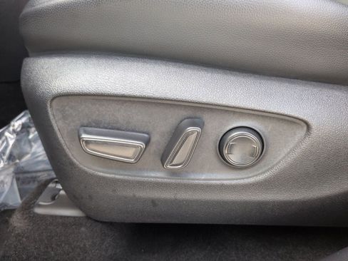 Used 2024 Toyota Highlander LE image 14