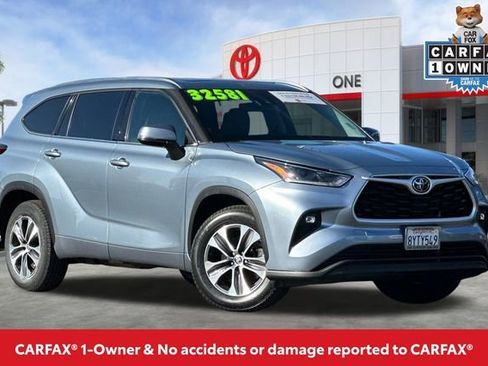 Certified 2021 Toyota Highlander XLE image 2