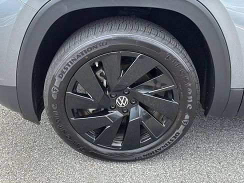 Used 2024 Volkswagen Atlas SE w/ Panoramic Sunroof Package AWD/4WD image 10